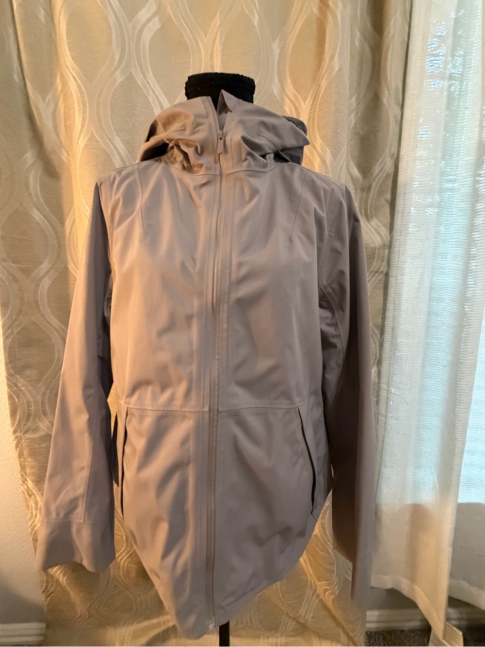LululemonWomen's Lightweight Hooded Jacket in Taupe - Comfortable Everyday Layer